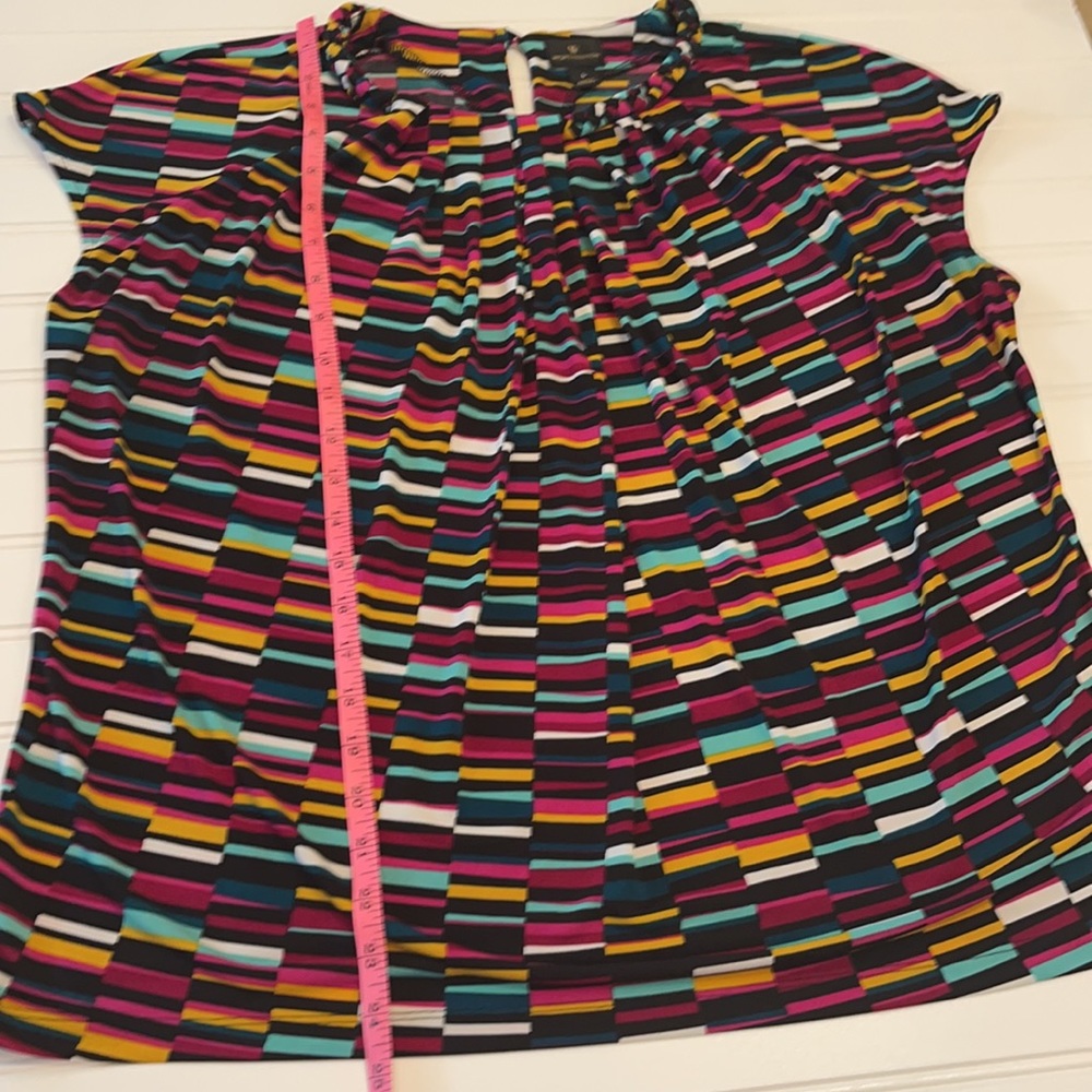 Beautiful worthington size L short sleeve blouse